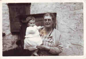 (181 KB)
Cir 1958 
Linda with great grandma Elizabeth Ann Best (nee May)
(Click on Picture to View Full Size)